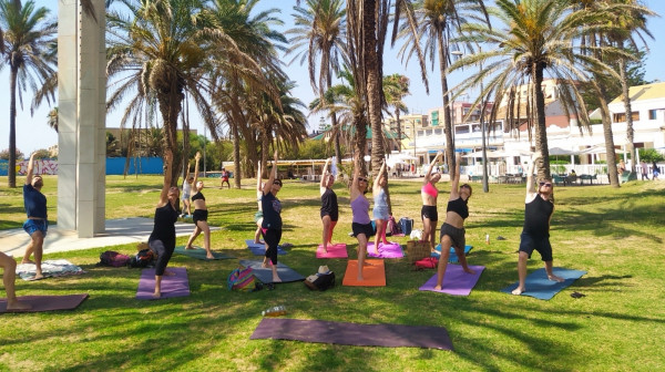 YOGA FLOW EN LA PLAYA PATACONA 🌴