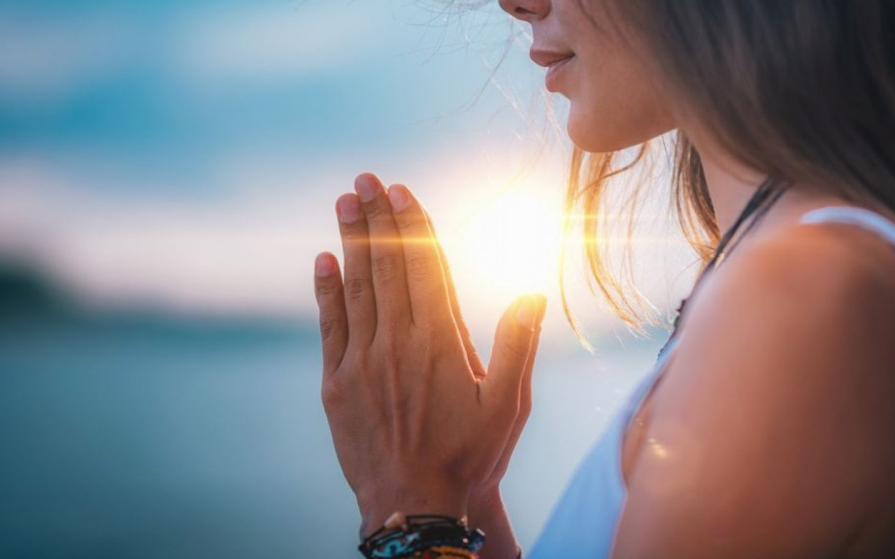 YOGA CON MANTRAS (Bhakti yoga)